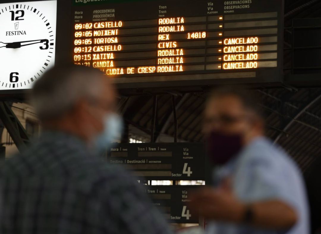 Panel de información en la Estación del Norte de Valencia Panel de información en la Estación del Norte de Valencia
