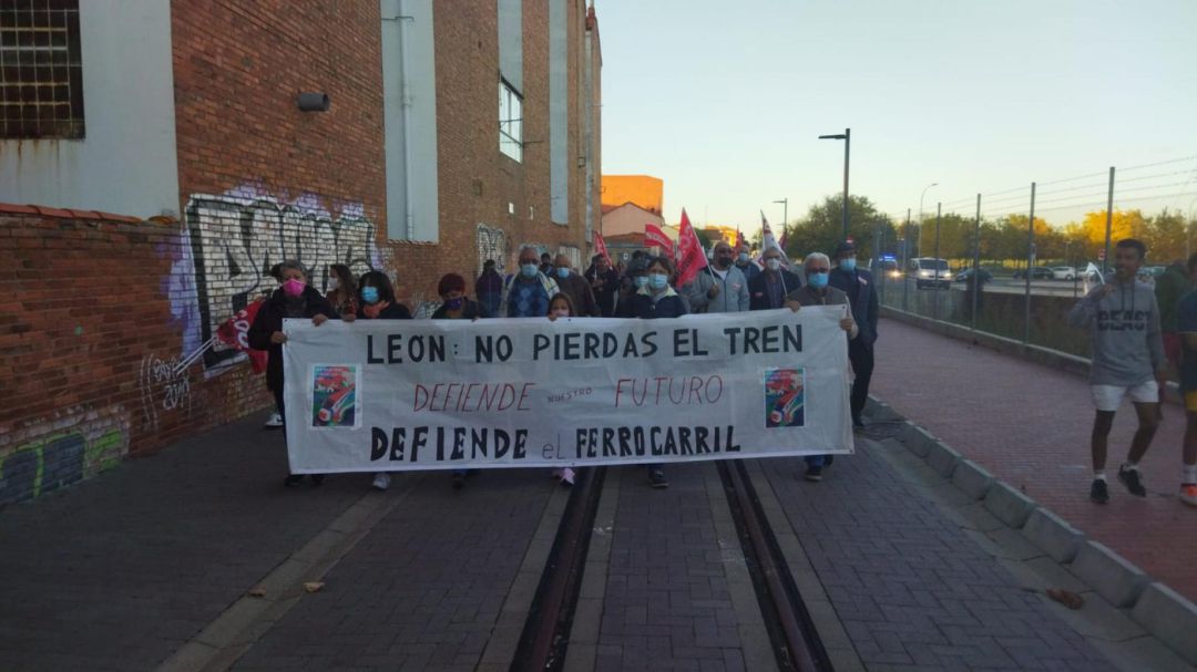 Los manifestantes han recorrido el corredor de FEVE Los manifestantes han recorrido el corredor de FEVE