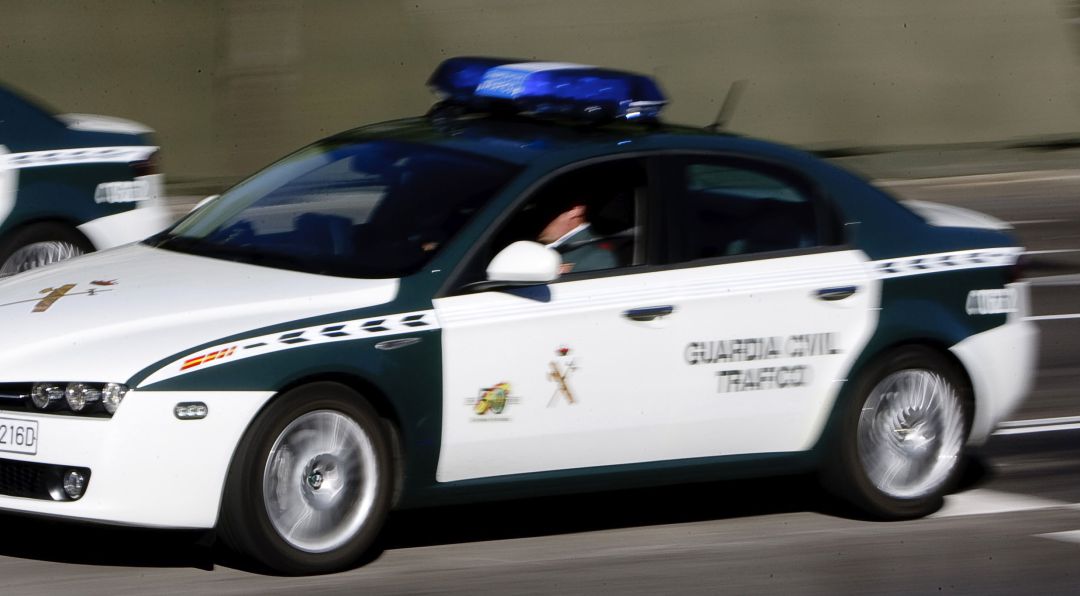 Un vehículo de la Guardia Civil de Tráfico. Un vehículo de la Guardia Civil de Tráfico.