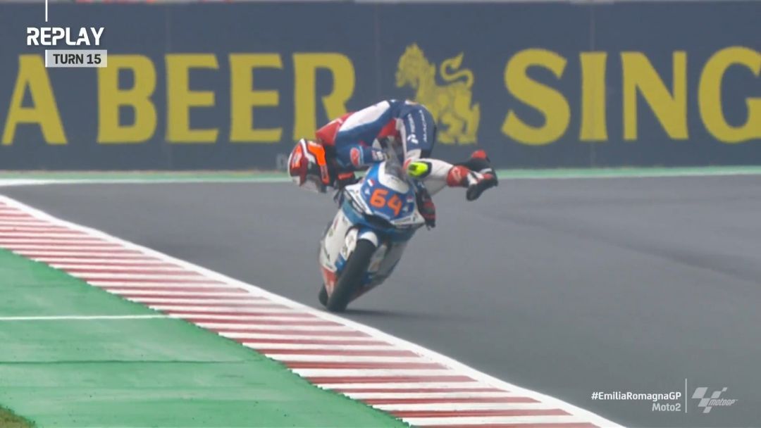 Bendsneyder evita la caída. Bendsneyder evita la caída.