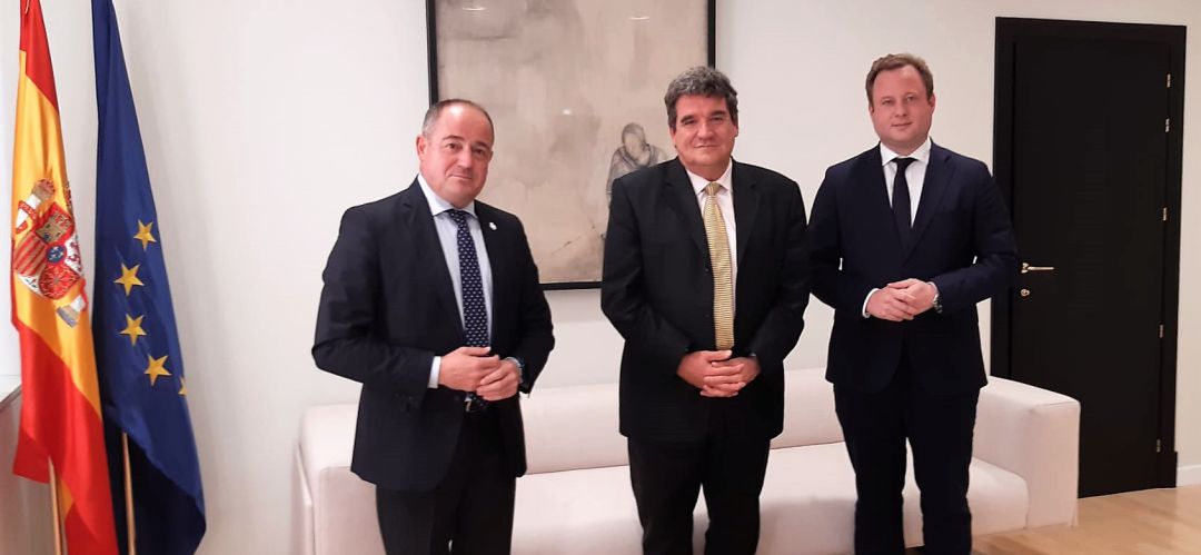 El alcalde Emilio Sáez, el ministro José Luis Escrivá y el vicealcalde Vicente Casañ El alcalde Emilio Sáez, el ministro José Luis Escrivá y el vicealcalde Vicente Casañ