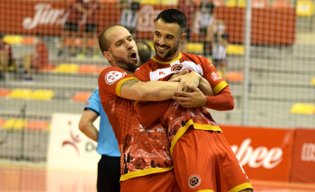 Solano y Juanpi celebran un gol al Córdoba en la primera jornada Solano y Juanpi celebran un gol al Córdoba en la primera jornada