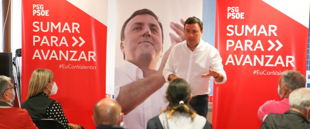 Valentín González Formoso en un encuentro con militantes Valentín González Formoso en un encuentro con militantes