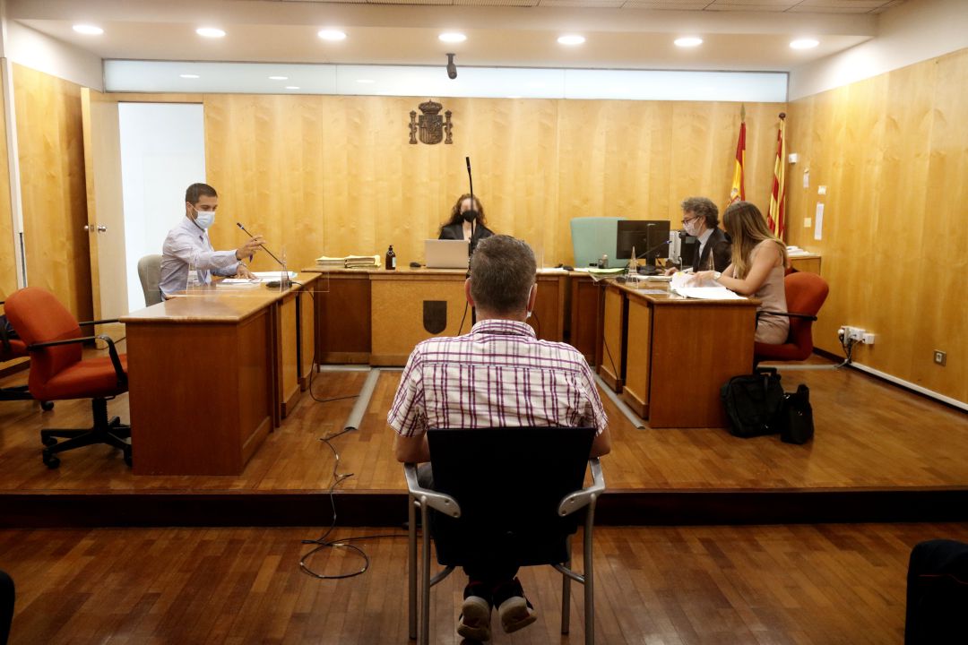 L'acusat, durant el judici. L'acusat, durant el judici.