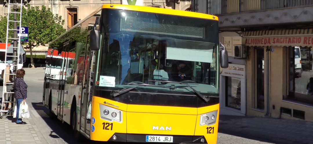 Autobús urbano de la empresa Castillo que prestaba servicio en la capital. Foto de archivo Autobús urbano de la empresa Castillo que prestaba servicio en la capital. Foto de archivo