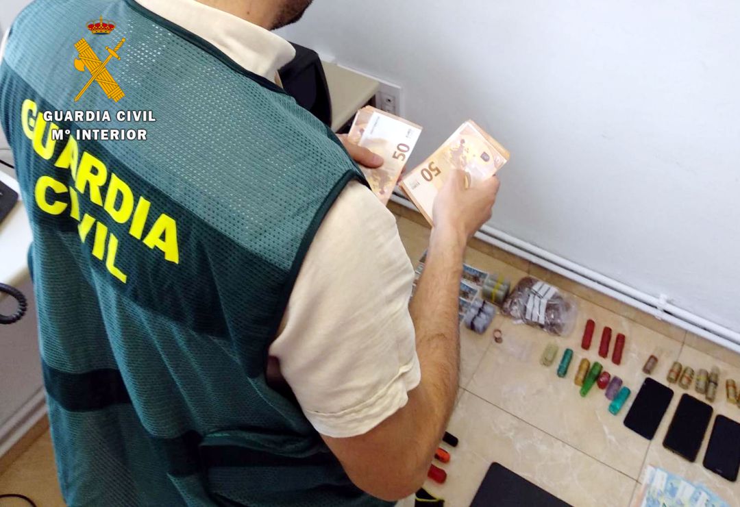 La Guardia Civil detiene a un grupo criminal dedicado al robo en establecimientos de Cantabria La Guardia Civil detiene a un grupo criminal dedicado al robo en establecimientos de Cantabria