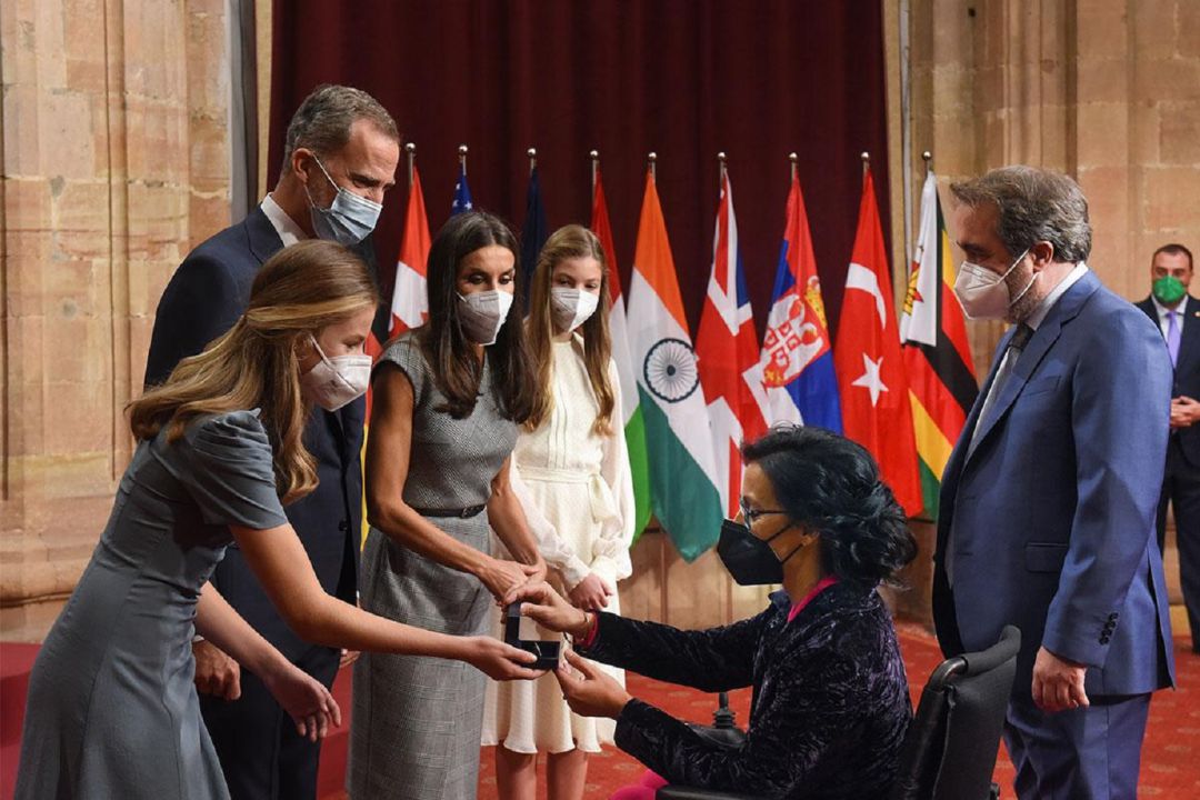 La nadadora Teresa Perales recibe el Premio Princesa de Asturias de los Deportes. La nadadora Teresa Perales recibe el Premio Princesa de Asturias de los Deportes.