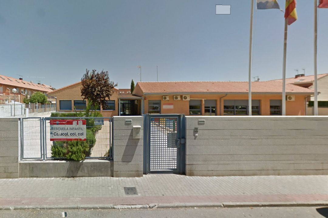 Los padres de los alumnos de la escuela infantil 'Caracol, col, col' de Ciempozuelos se quejan del recorte de personal que sufrirá el centro a partir del 29 de octubre. Los padres de los alumnos de la escuela infantil 'Caracol, col, col' de Ciempozuelos se quejan del recorte de personal que sufrirá el centro a partir del 29 de octubre.
