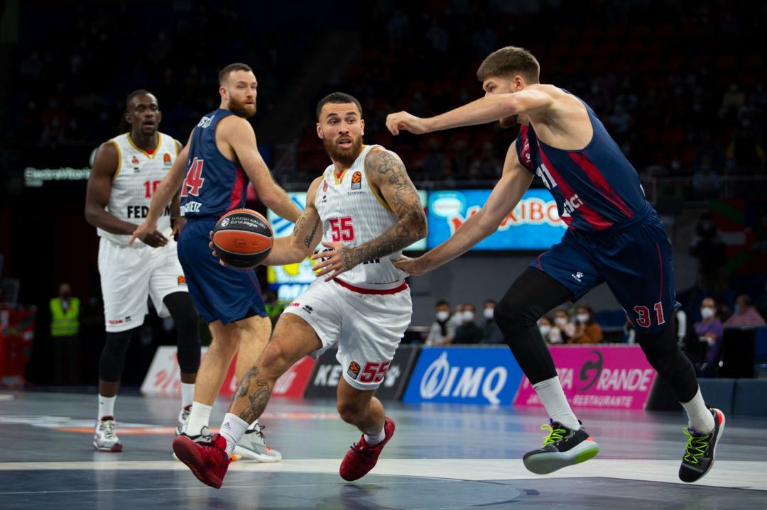 Mike James regresó al Buesa. Mike James regresó al Buesa.