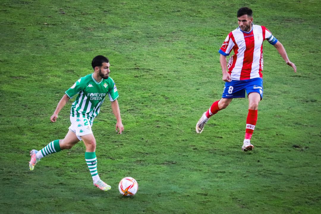 Un momento del partido. Un momento del partido.