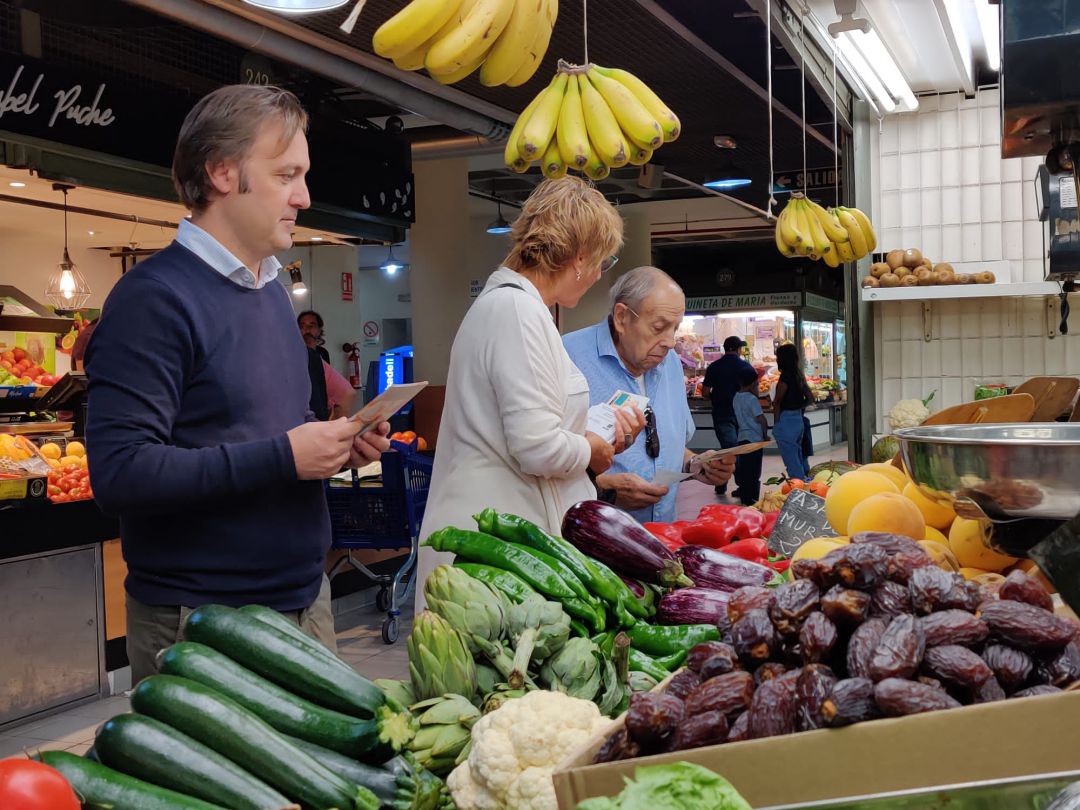 El portavoz de Compromís, Natxo Bellido, en el Mercado Central de Alicante El portavoz de Compromís, Natxo Bellido, en el Mercado Central de Alicante