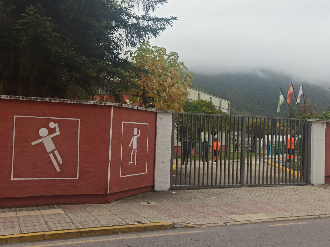 Operativo preparado en el campo de fútbol municipal de Villablino Operativo preparado en el campo de fútbol municipal de Villablino
