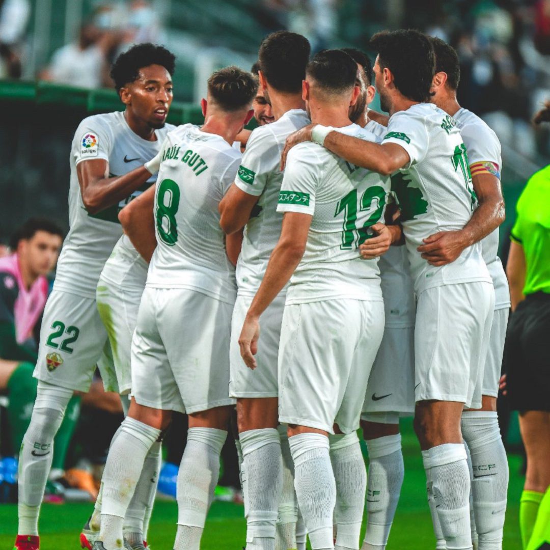 Los jugadores del Elche celebran el primer gol ante el Espanyol Los jugadores del Elche celebran el primer gol ante el Espanyol