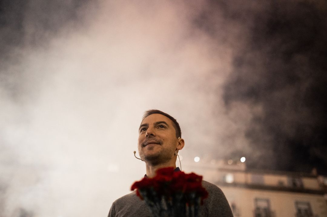 El candidato a la Secretaría General del PSOE-M y portavoz adjunto del PSOE en la Asamblea de Madrid, Juan Lobato, cierra su campaña de Primarias, en la Plaza de Pedro Zerolo, en el barrio de Chueca, a 22 de octubre de 2021, en Madrid (España). Lobato apuesta por ‘’una izquierda valiente, de mirar al futuro con propuestas concretas, con modelo de partido y de región’’. Durante su campaña, ambos candidatos han hecho un llamamiento a los militantes para que se movilicen este sábado 23 de octubre y voten a su candidato a la secretaria general del PSOE Madrid.
22 OCTUBRE 2021 El candidato a la Secretaría General del PSOE-M y portavoz adjunto del PSOE en la Asamblea de Madrid, Juan Lobato, cierra su campaña de Primarias, en la Plaza de Pedro Zerolo, en el barrio de Chueca, a 22 de octubre de 2021, en Madrid (España). Lobato apuesta por ‘’una izquierda valiente, de mirar al futuro con propuestas concretas, con modelo de partido y de región’’. Durante su campaña, ambos candidatos han hecho un llamamiento a los militantes para que se movilicen este sábado 23 de octubre y voten a su candidato a la secretaria general del PSOE Madrid.
22 OCTUBRE 2021