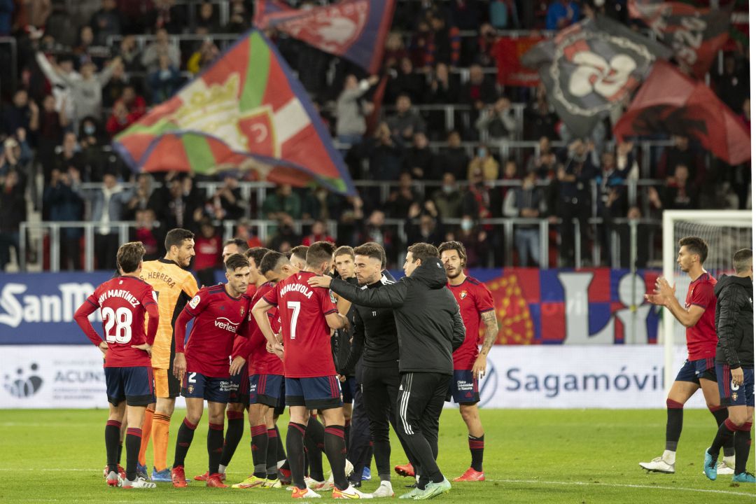 Decepción final en el Sadar con los dos puntos que se le escapan a Osasuna ante el Granada Decepción final en el Sadar con los dos puntos que se le escapan a Osasuna ante el Granada