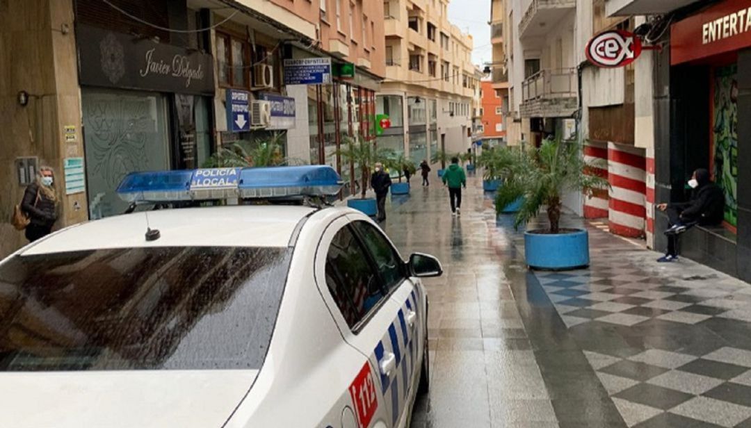 Un vehículo de Policía Local. Un vehículo de Policía Local.