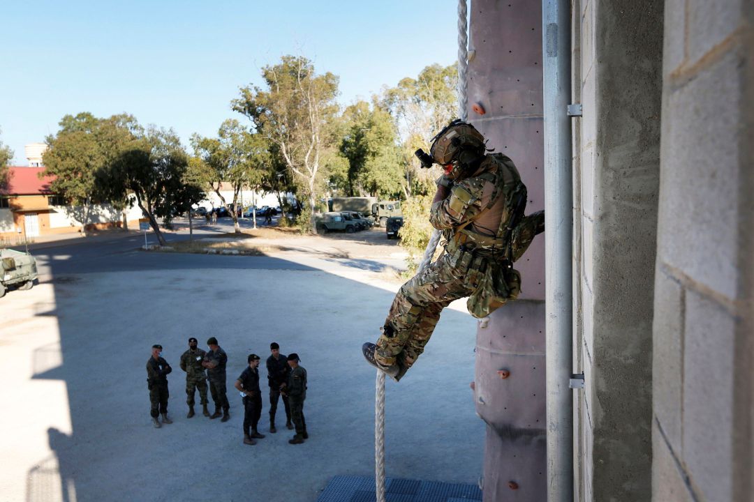 Militares de un equipo operativo de las Fuerzas Especiales del Ejército de Tierra de Chile participan en unas maniobras con el MOE y los Marines estadounidenses Militares de un equipo operativo de las Fuerzas Especiales del Ejército de Tierra de Chile participan en unas maniobras con el MOE y los Marines estadounidenses