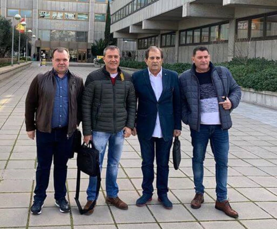 Responsables sindicales durante la firma del acuerdo Responsables sindicales durante la firma del acuerdo