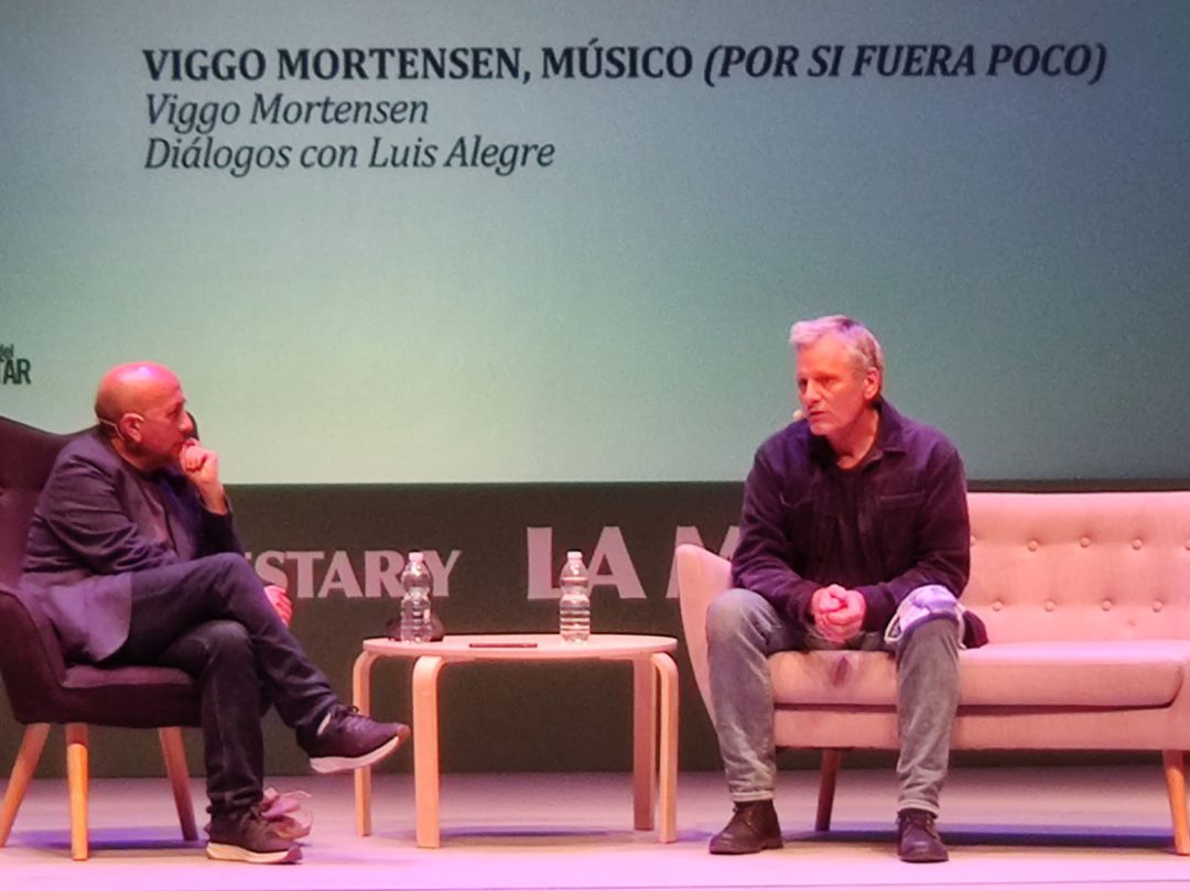 Viggo Mortensen en diálogo con Luis Alegre en la clausura del Congreso Bienestar y la Música Viggo Mortensen en diálogo con Luis Alegre en la clausura del Congreso Bienestar y la Música