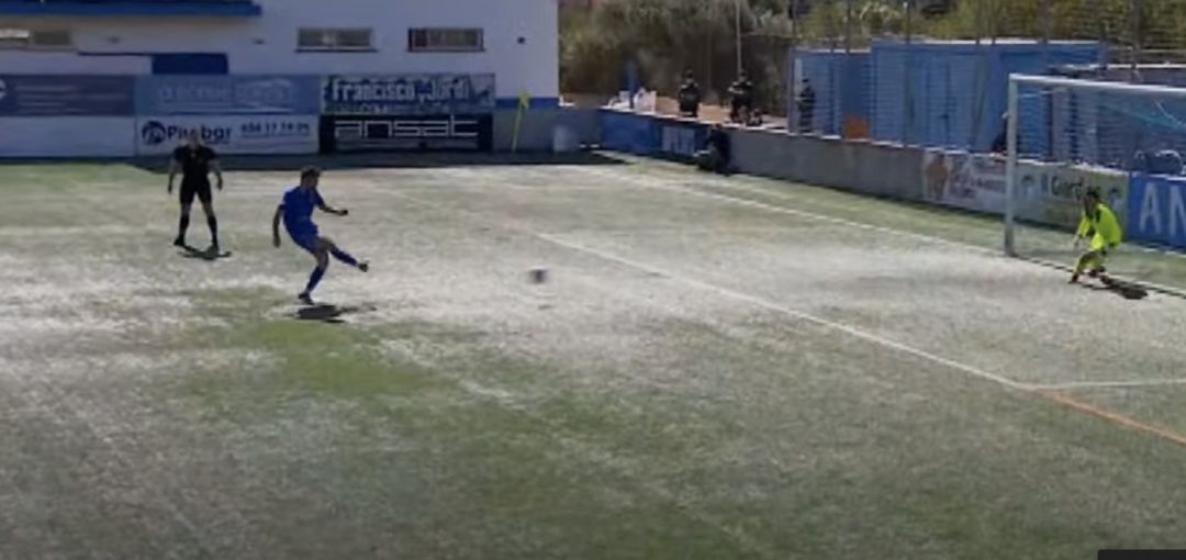 Imagen del primer penalti detenido por Seral Imagen del primer penalti detenido por Seral