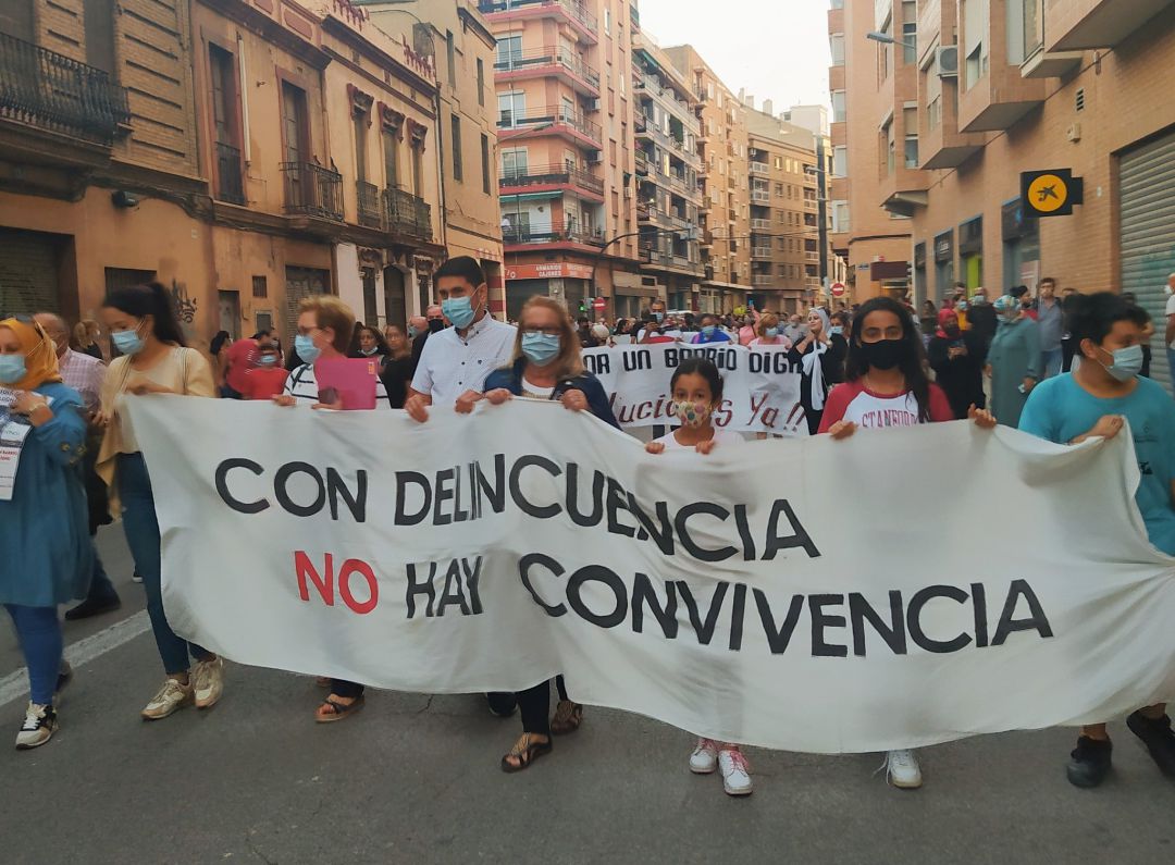 Los vecinos de Orriols en Lucha y de Orriols Conviu se manifestaron el pasado 22 de septiembre contra la inseguridad en el barrio. Los vecinos de Orriols en Lucha y de Orriols Conviu se manifestaron el pasado 22 de septiembre contra la inseguridad en el barrio.