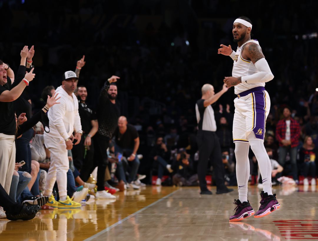 Carmelo Anthony celebrando la canasta que le coloca como el 9º máximo anotador de la historia Carmelo Anthony celebrando la canasta que le coloca como el 9º máximo anotador de la historia