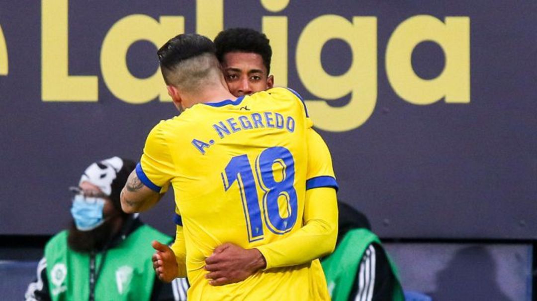 Negredo y Choco esperan aportar más goles en el Cádiz CF Negredo y Choco esperan aportar más goles en el Cádiz CF