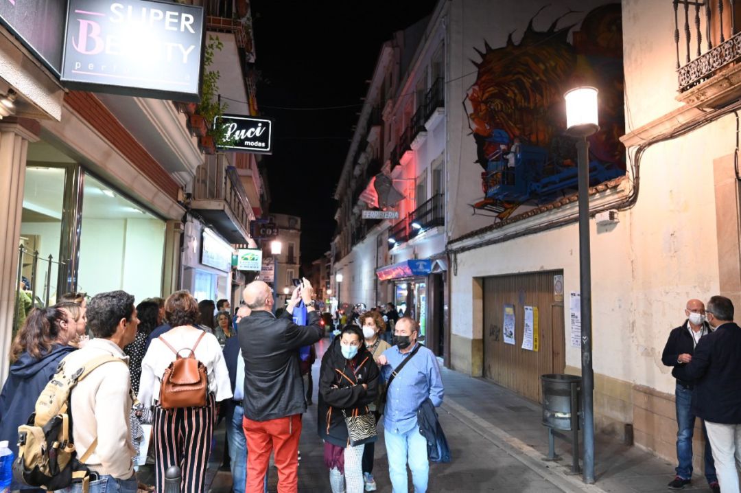 Agentes turísticos internacionales en el centro de Linares. Agentes turísticos internacionales en el centro de Linares.