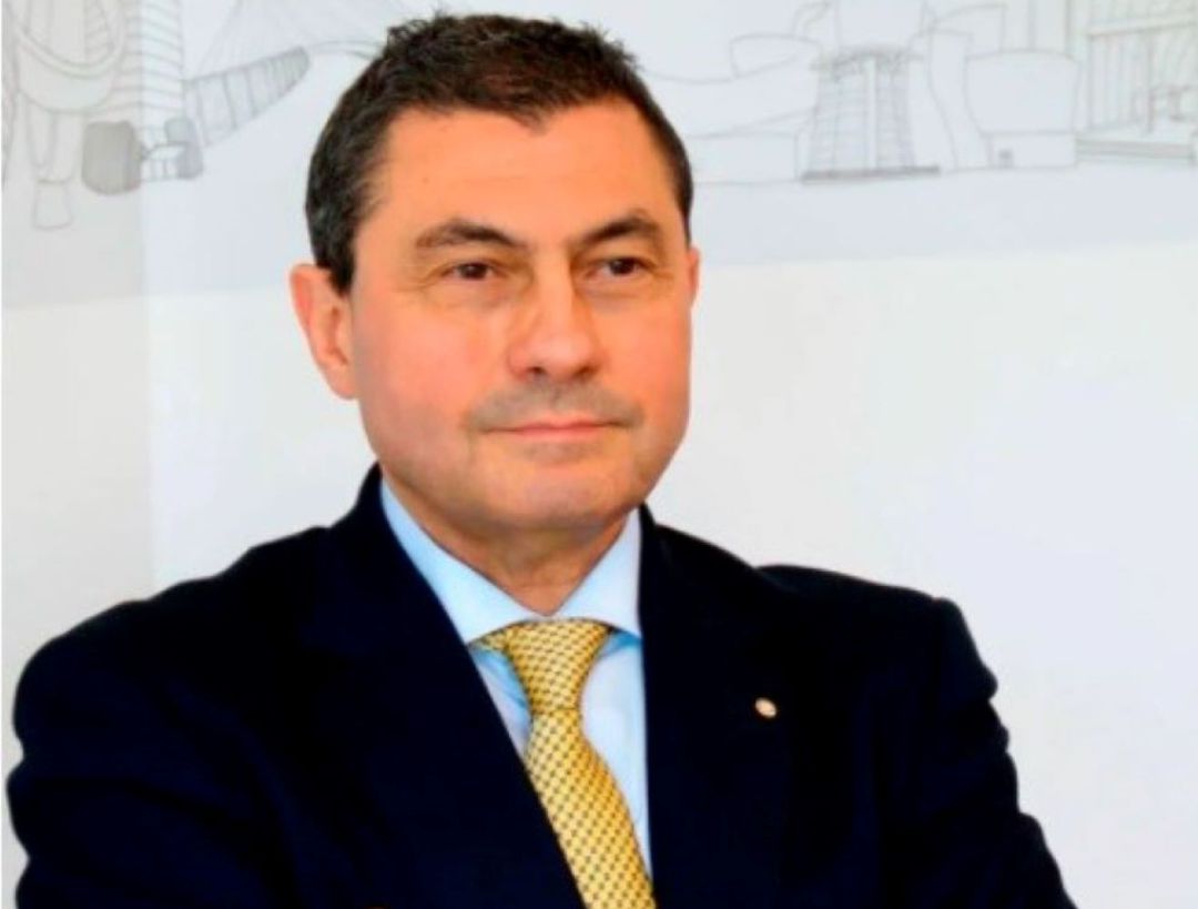 L'advocat Adolfo Alonso declina entrar al govern local de Sant Lluís per aspirar a ser el primer maçó menorquí que arriba a Gran Mestre de la Gran Lògia d'Espanya. L'advocat Adolfo Alonso declina entrar al govern local de Sant Lluís per aspirar a ser el primer maçó menorquí que arriba a Gran Mestre de la Gran Lògia d'Espanya.