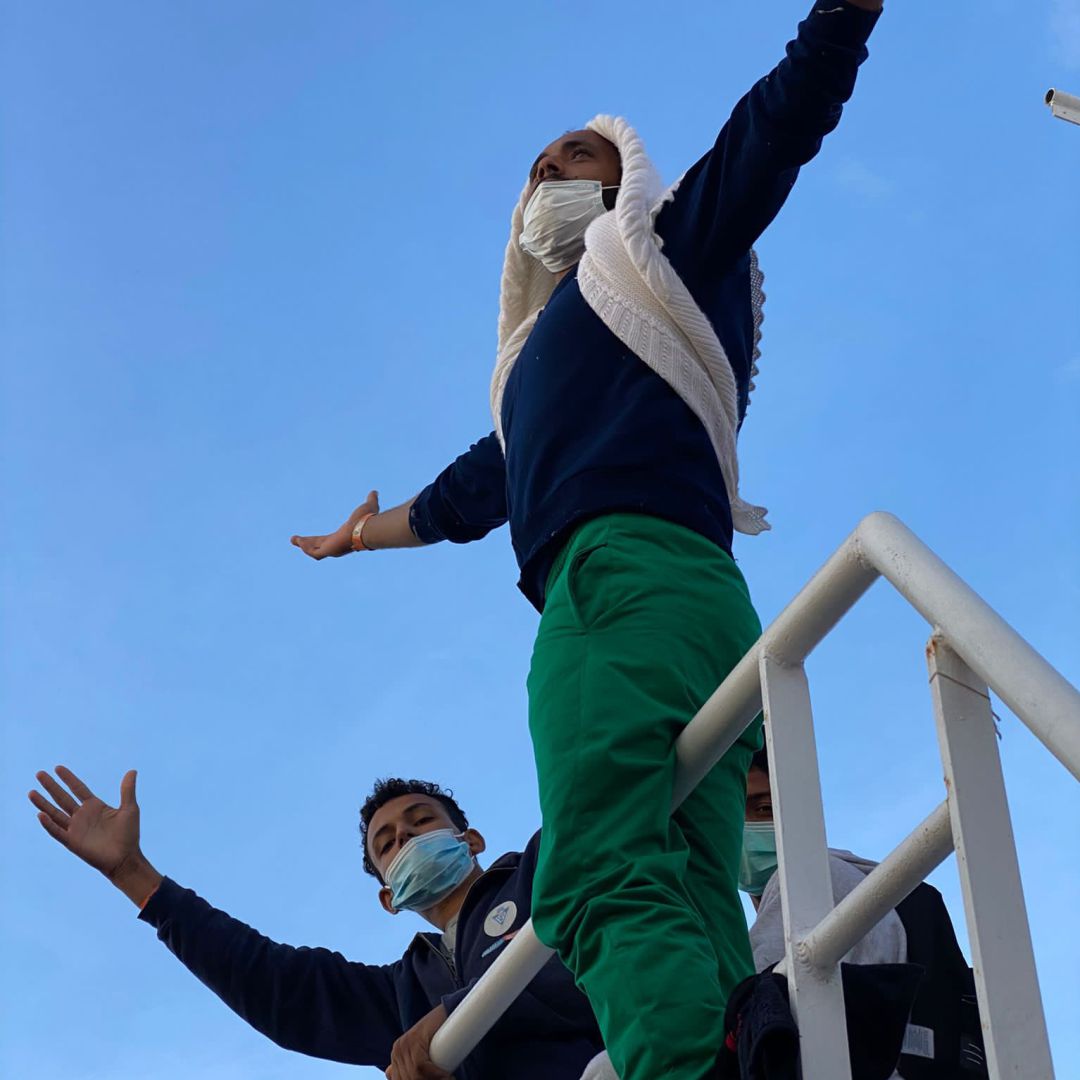 Migrantes rescatados por el Aita Mari, a su llegada al puerto de Trapani Migrantes rescatados por el Aita Mari, a su llegada al puerto de Trapani