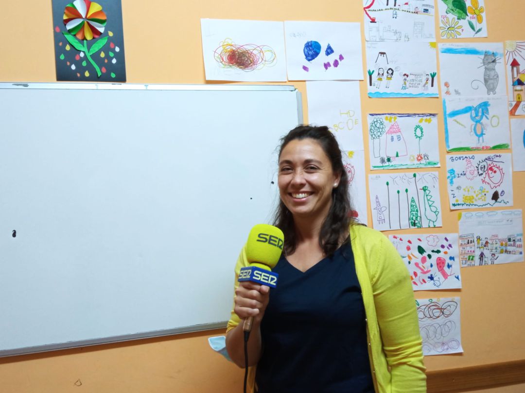 Teresa Rodríguez, profesora de todo, en las instalaciones del Proyecto Arco Iris Teresa Rodríguez, profesora de todo, en las instalaciones del Proyecto Arco Iris