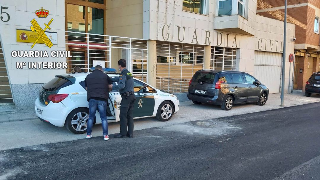 Uno de los detenidos por menudeo de droga en Sigüenza Uno de los detenidos por menudeo de droga en Sigüenza