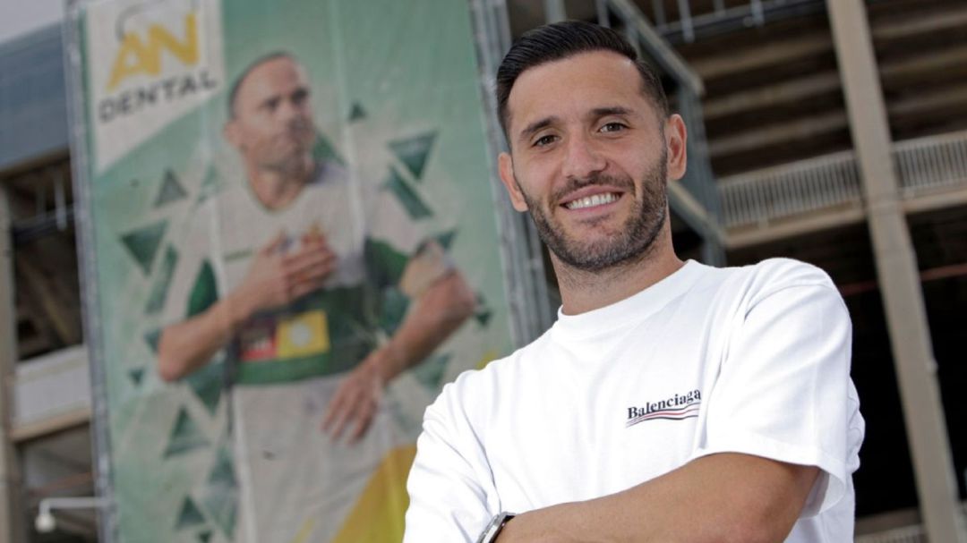 Lucas Pérez en Elche. Lucas Pérez en Elche.
