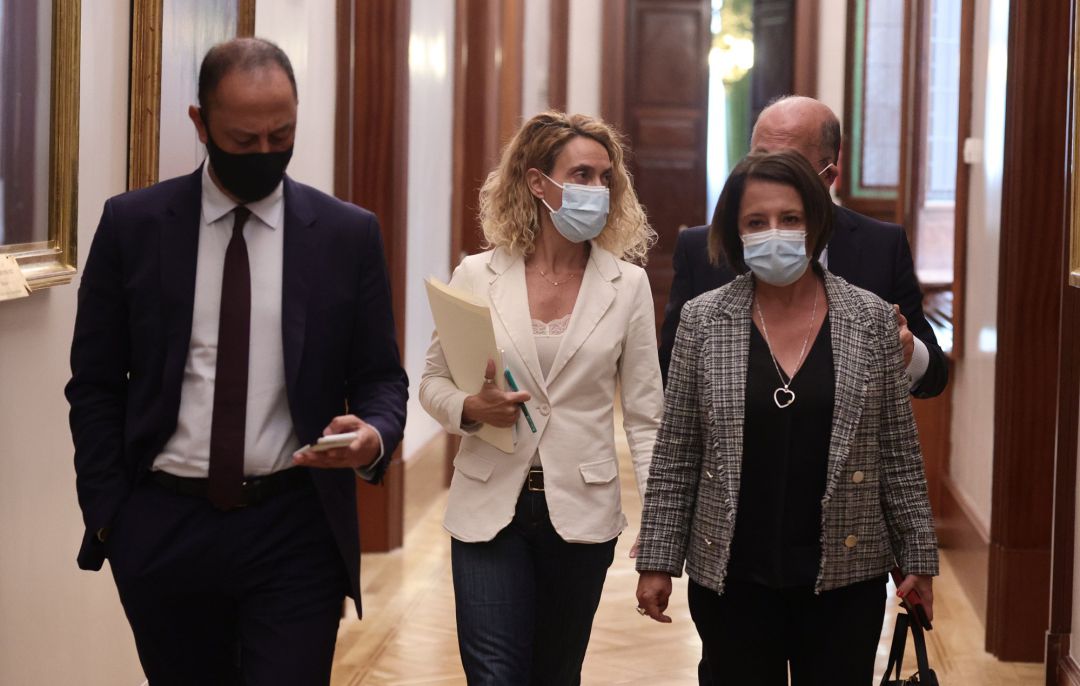 La presidenta del Congreso Meritxell batet el pasado 21 de octubre tras convocar una reunión con la Mesa de la Cámara después de que el Supremo le solicitara información sobre la fecha del inicio de cumplimiento de la pena de inhabilitación especial para el derecho de sufragio pasivo impuesta al diputado de Unidas Podemos Alberto Rodríguez. La presidenta del Congreso Meritxell batet el pasado 21 de octubre tras convocar una reunión con la Mesa de la Cámara después de que el Supremo le solicitara información sobre la fecha del inicio de cumplimiento de la pena de inhabilitación especial para el derecho de sufragio pasivo impuesta al diputado de Unidas Podemos Alberto Rodríguez.