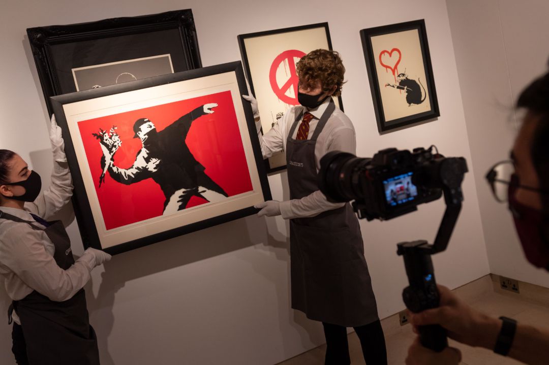 Subasta online en Christie's de la obra de Banksy 'Love is in the air'. 26 de marzo de 2021. Subasta online en Christie's de la obra de Banksy 'Love is in the air'. 26 de marzo de 2021.