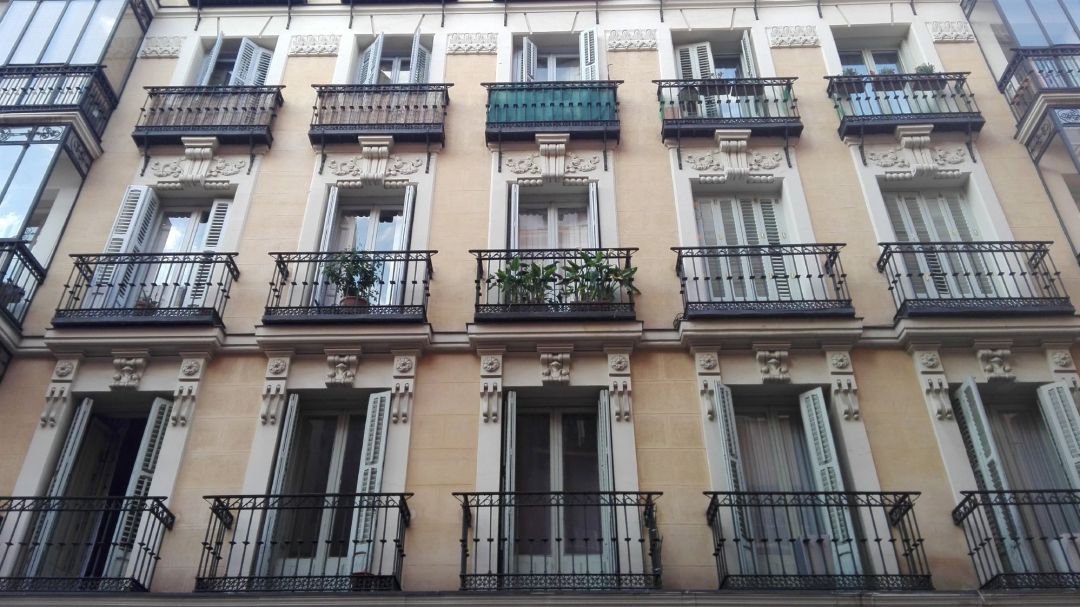 Un edificio en Madrid. Un edificio en Madrid.