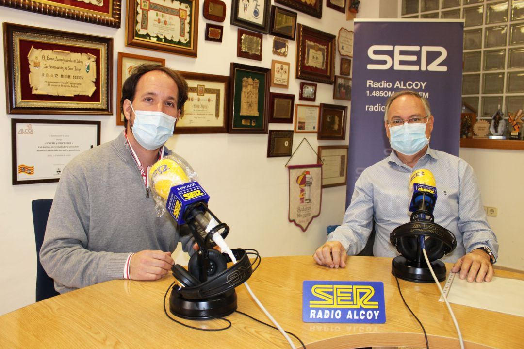 Quico Fenollar, director médico del hospital Virgen de los Lirios y Enrique Barbeito, gerente del departamento de Salud de Alcoy Quico Fenollar, director médico del hospital Virgen de los Lirios y Enrique Barbeito, gerente del departamento de Salud de Alcoy