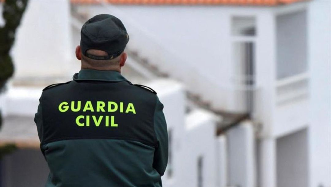 Un agente de Guardia Civil. Un agente de Guardia Civil.