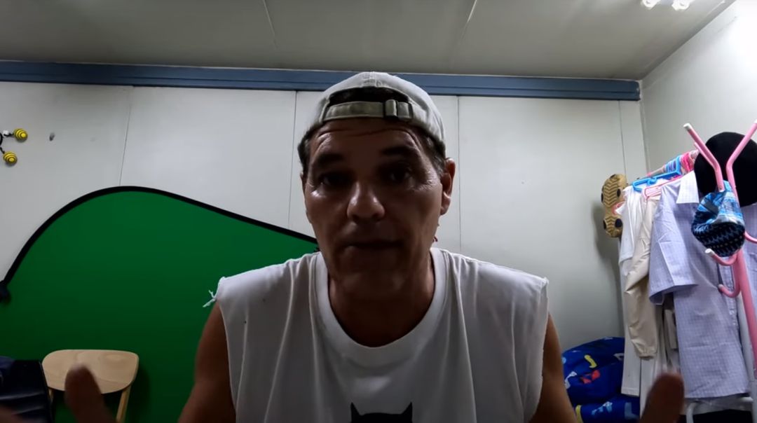 Fotograma del vídeo de YouTube de Frank Cuesta Fotograma del vídeo de YouTube de Frank Cuesta