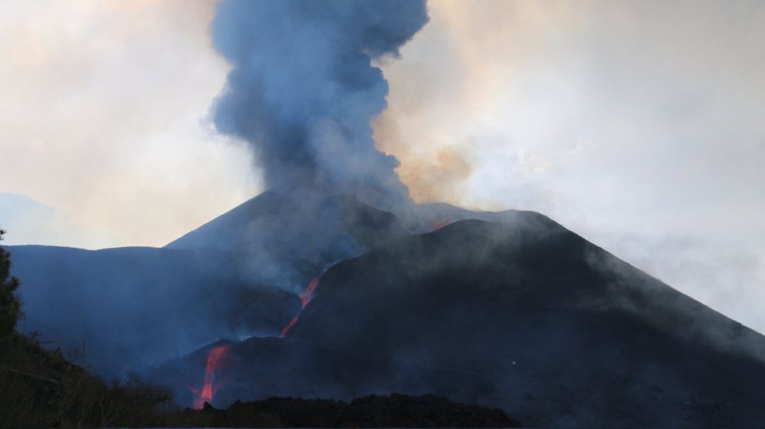 Imagen del volcán de La Palma cuando se cumplen 24 días de la erupción Imagen del volcán de La Palma cuando se cumplen 24 días de la erupción