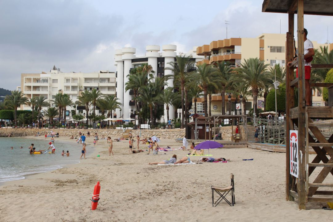 Imagen de la caseta del socorrista de una playa de Santa Eulària Imagen de la caseta del socorrista de una playa de Santa Eulària