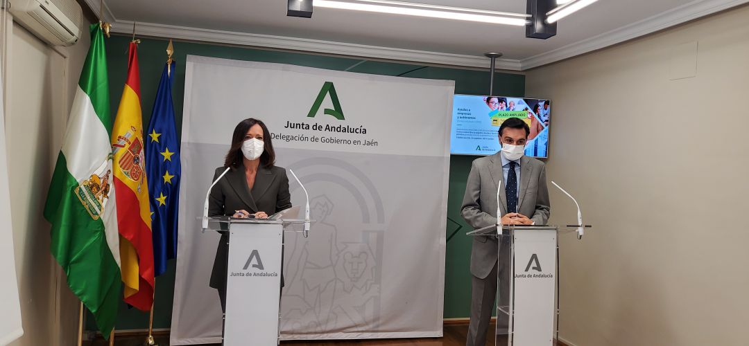 La delegada del Gobierno Andaluz en Jaén, Maribel Lozano y José Joaquín Martínez, delegado de Empleo. La delegada del Gobierno Andaluz en Jaén, Maribel Lozano y José Joaquín Martínez, delegado de Empleo.