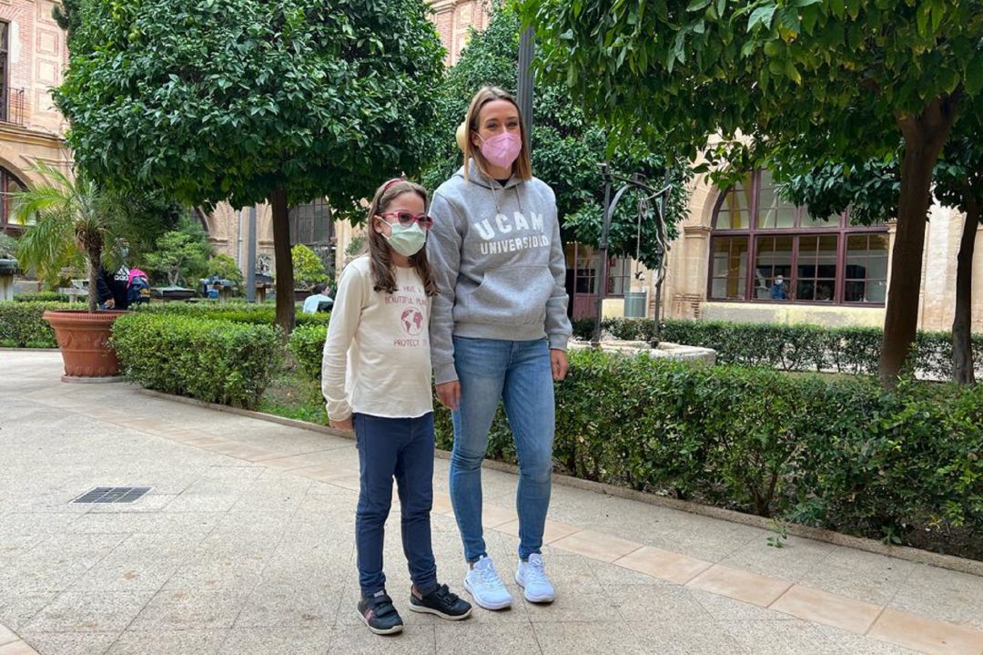 Mireia Belmonte da una sorpresa a una aficionada Mireia Belmonte da una sorpresa a una aficionada