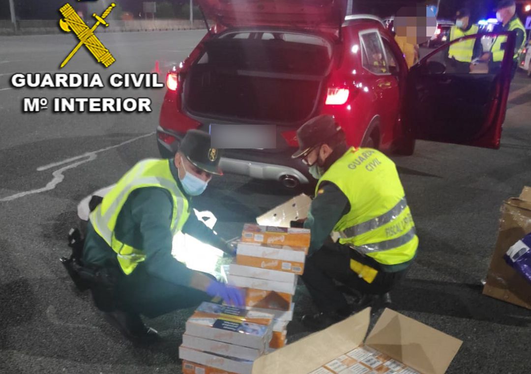 La Guardia Civil interviene en Vilaboa más de 1.000 cajetillas de tabaco de contrabando La Guardia Civil interviene en Vilaboa más de 1.000 cajetillas de tabaco de contrabando