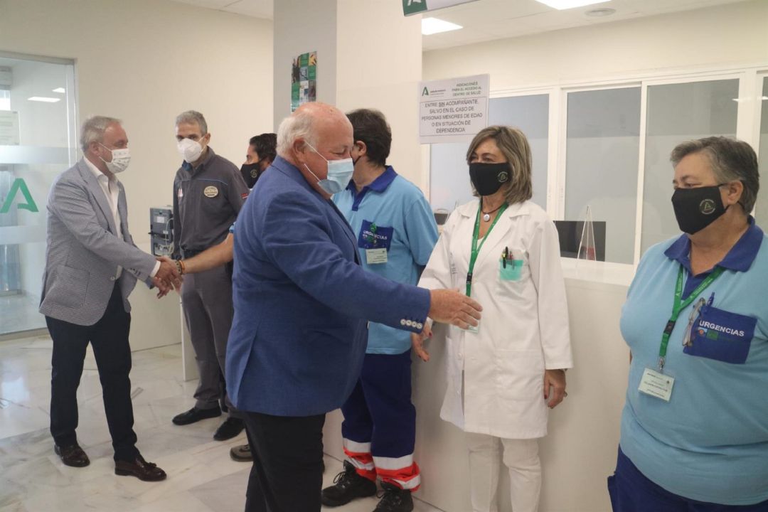 Jesús Aguirre, consejero de Salud, visitando las Urgencias de Roquetas de Mar, en Almería Jesús Aguirre, consejero de Salud, visitando las Urgencias de Roquetas de Mar, en Almería