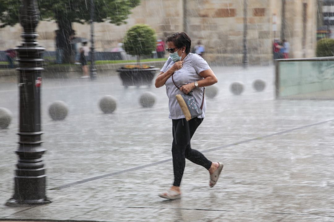 Fuerte tormenta en el centro de la capital leonesa Fuerte tormenta en el centro de la capital leonesa