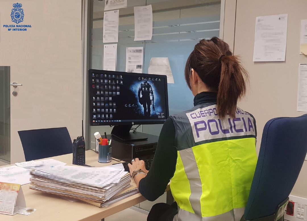 La Policía alerta de una estafa mediante SMS que simulan ser de bancos para obtener datos y contraseñas La Policía alerta de una estafa mediante SMS que simulan ser de bancos para obtener datos y contraseñas
