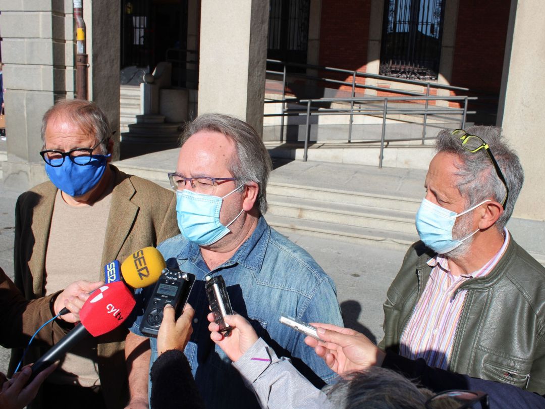 Francisco Guarido junto a Christoph Strieder y Romualdo Fernández atienden a los medios de comunicación Francisco Guarido junto a Christoph Strieder y Romualdo Fernández atienden a los medios de comunicación