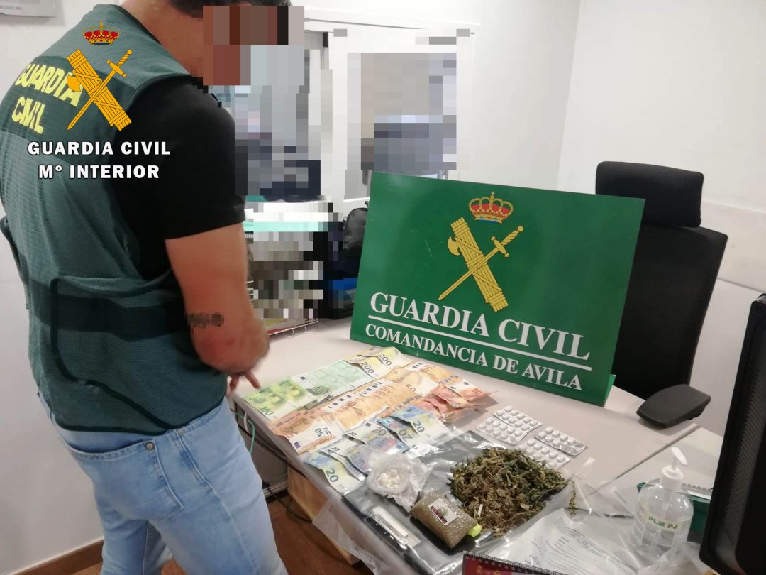 En los registros se ha encontrado cocaína, hachís y cogollos de marihuana En los registros se ha encontrado cocaína, hachís y cogollos de marihuana