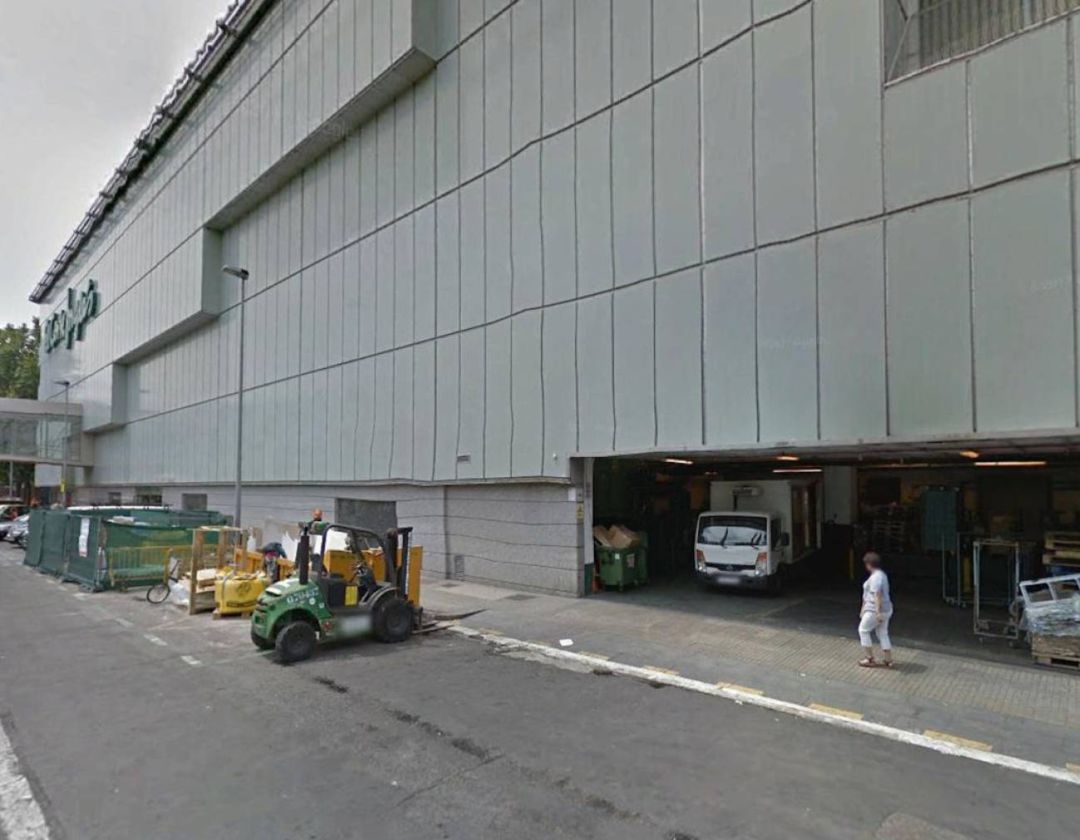 Vitoria ha pedido fondos para soterrar el muelle de carga de El Corte Inglés Vitoria ha pedido fondos para soterrar el muelle de carga de El Corte Inglés